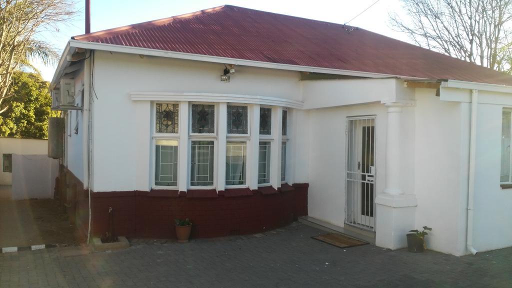 Valley Guest House Pretoria-Noord Exteriör bild