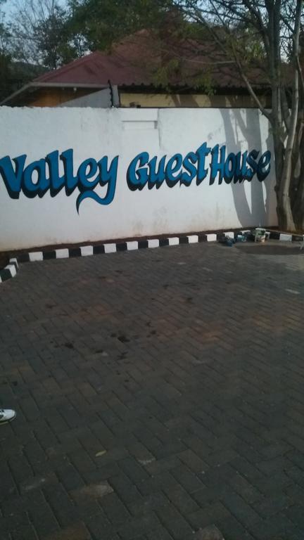 Valley Guest House Pretoria-Noord Exteriör bild