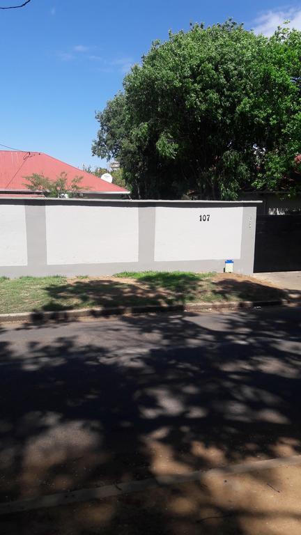 Valley Guest House Pretoria-Noord Exteriör bild