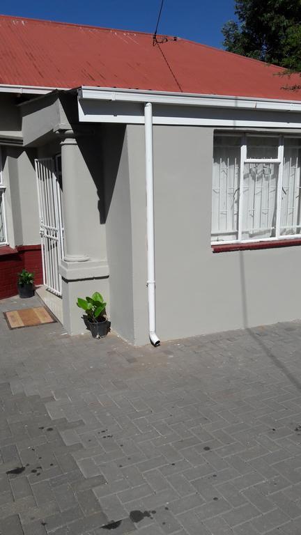 Valley Guest House Pretoria-Noord Exteriör bild