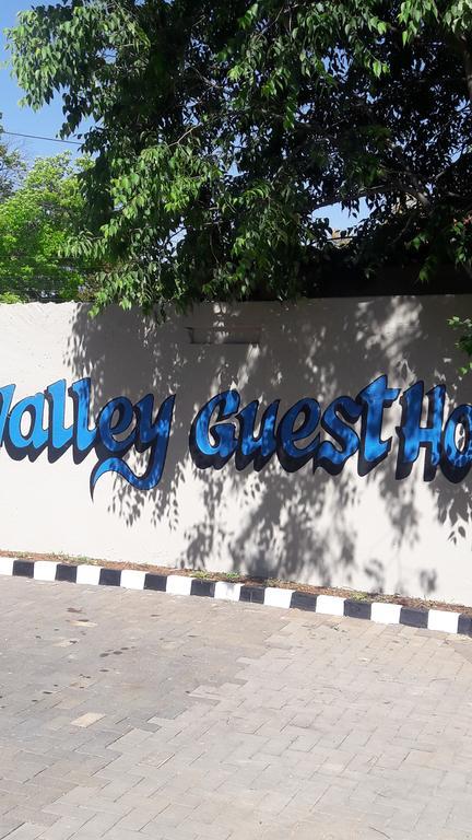 Valley Guest House Pretoria-Noord Exteriör bild
