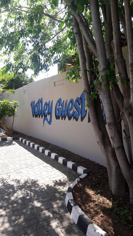 Valley Guest House Pretoria-Noord Exteriör bild