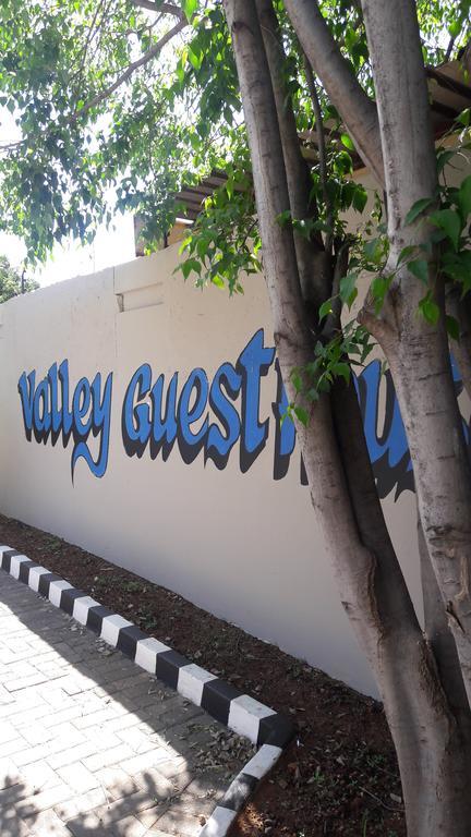 Valley Guest House Pretoria-Noord Exteriör bild