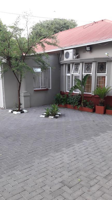 Valley Guest House Pretoria-Noord Exteriör bild