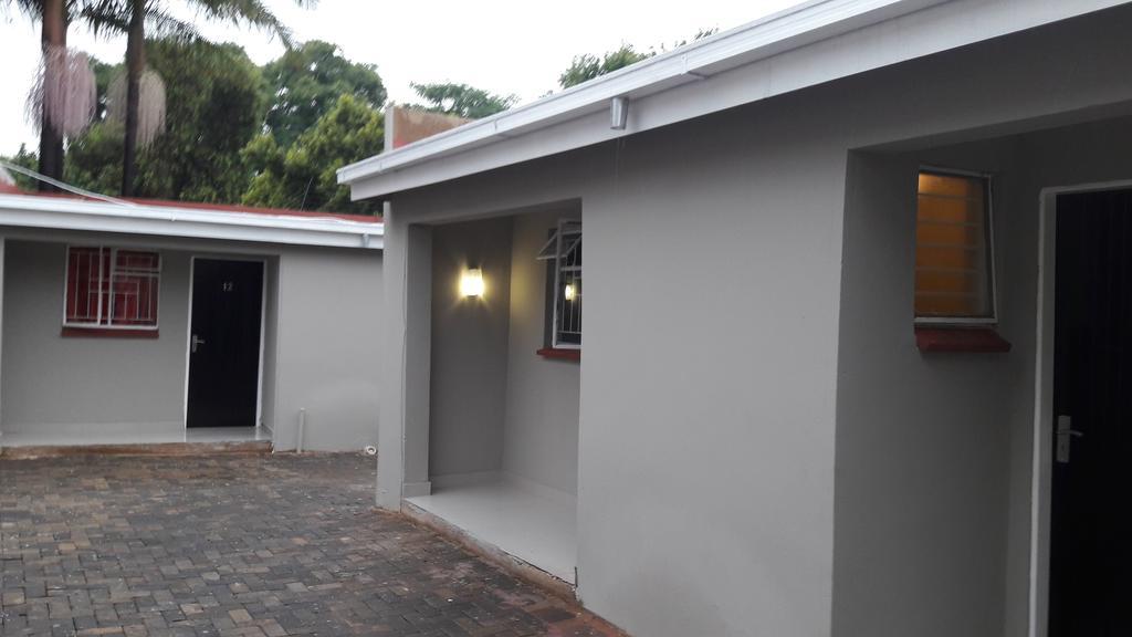 Valley Guest House Pretoria-Noord Exteriör bild